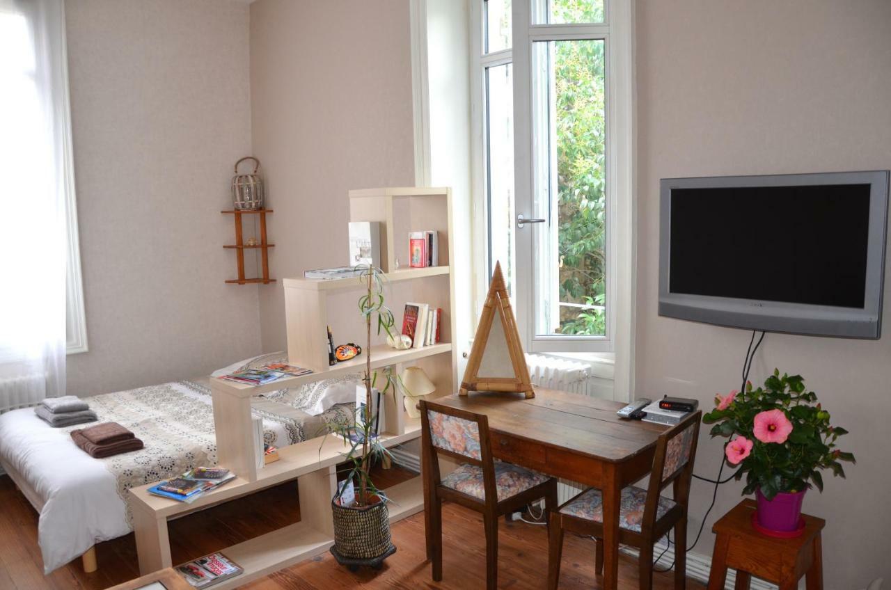 Joli Appartement Vue Sur L'Eglise Perigueux Bagian luar foto